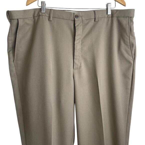 Haggar Mens Pants 44x30 Khaki Straight Leg Business Casual Neutral Travel Basics - Picture 11 of 12